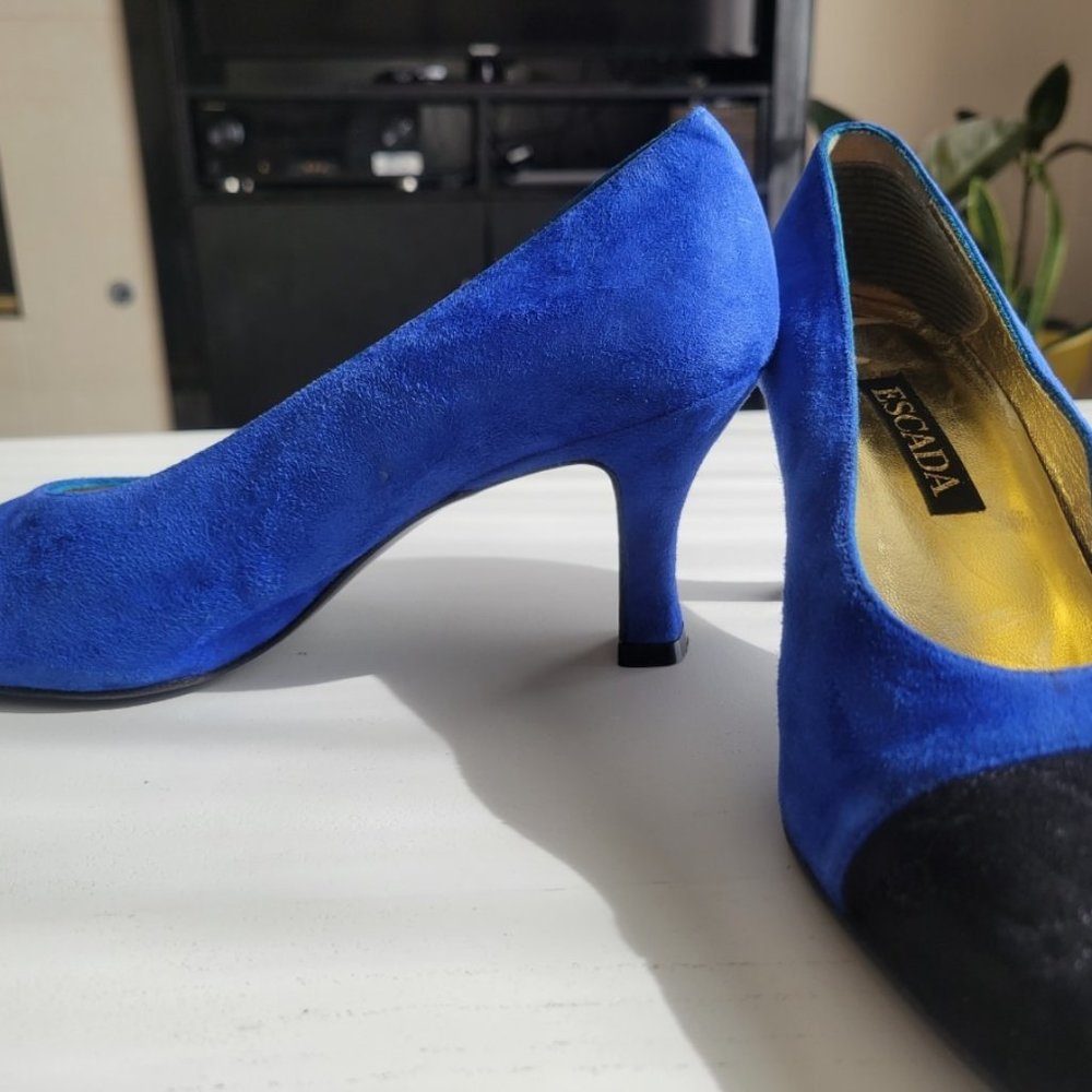 vintage Escada blue suede pumps with quilted black toe - size 6B